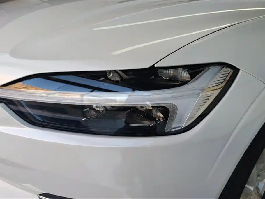 Volvo XC60 2021 — фото 5