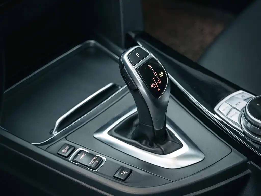 BMW 3 Series 2017 — фото 17