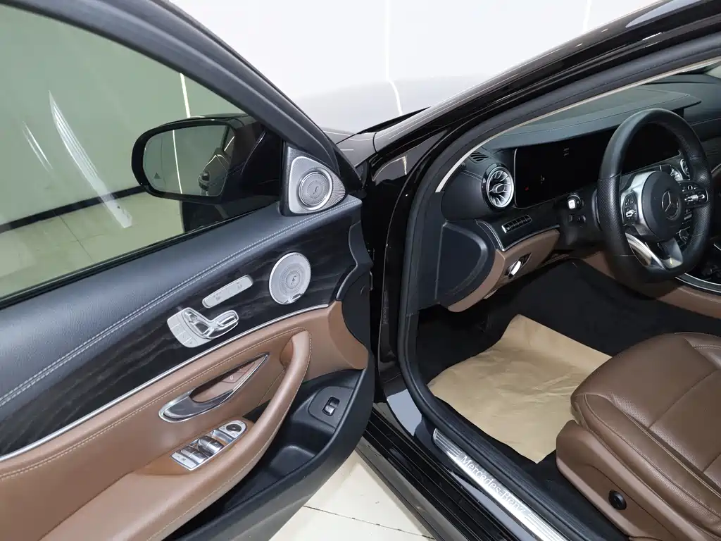 Mercedes-Benz E-Class 2020 — фото 18