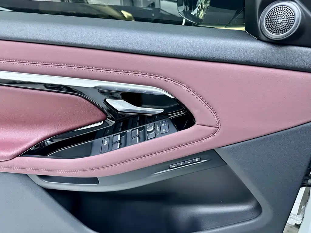 Land Rover Evoque PHEV 2023 — фото 18