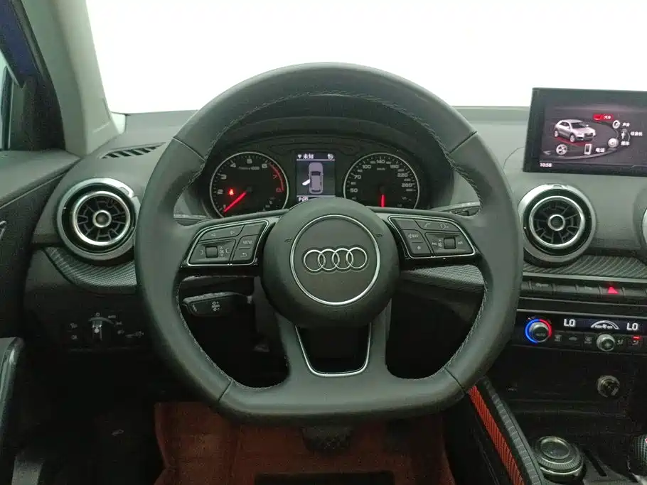 Audi Q2L 2025 — фото 15