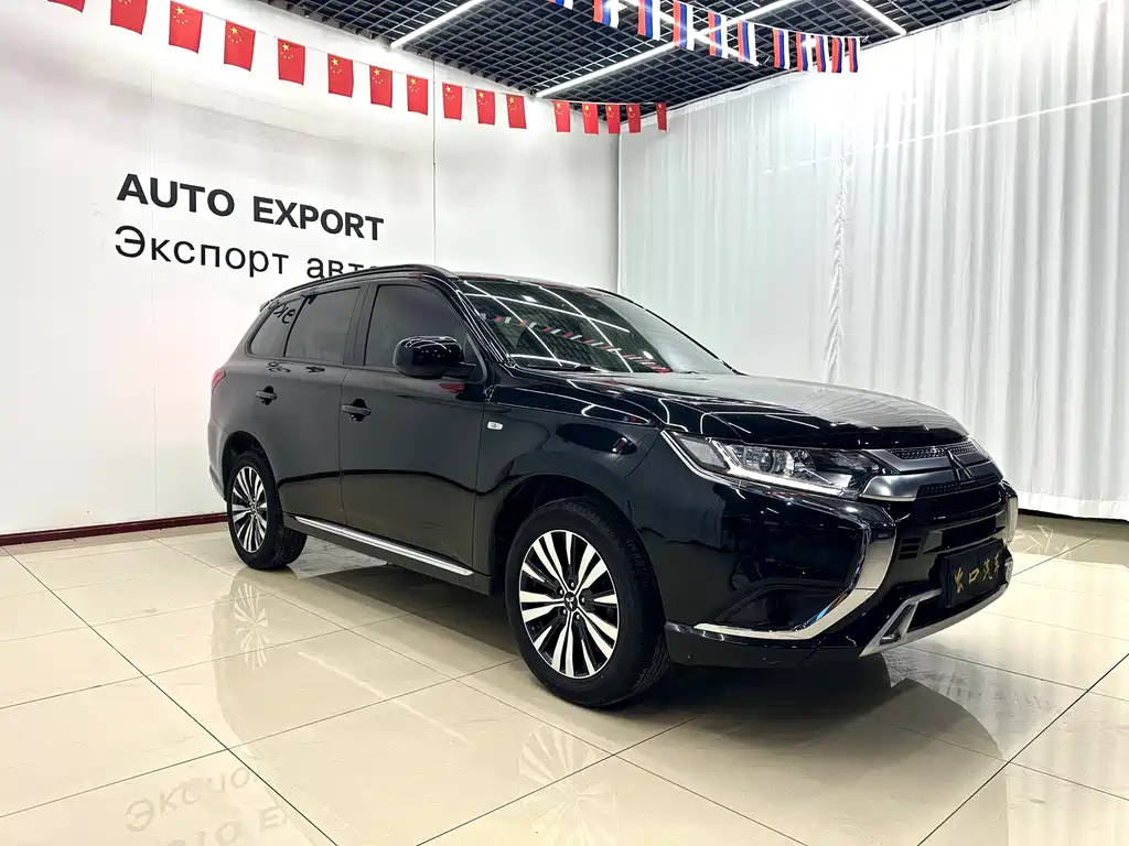 Mitsubishi Outlander 2022 — фото 3