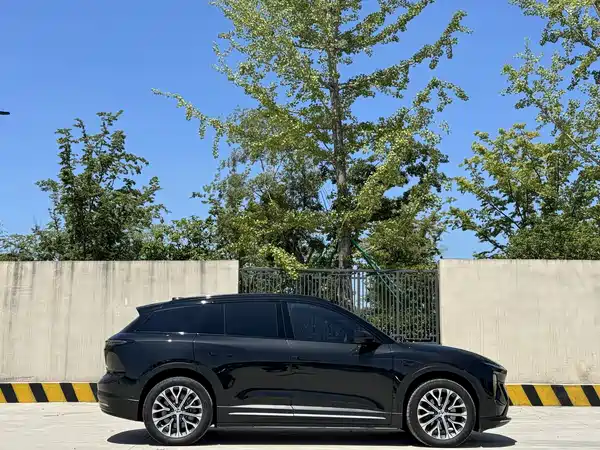 NIO ES6 2025