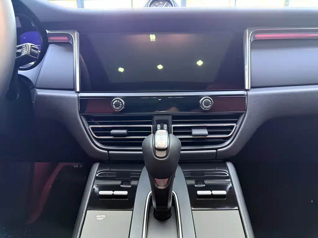 Porsche Macan 2025 — фото 18