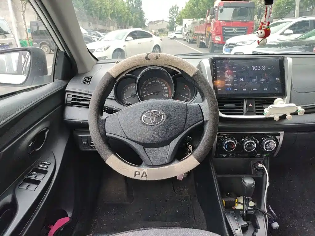 Toyota Yaris L 2021