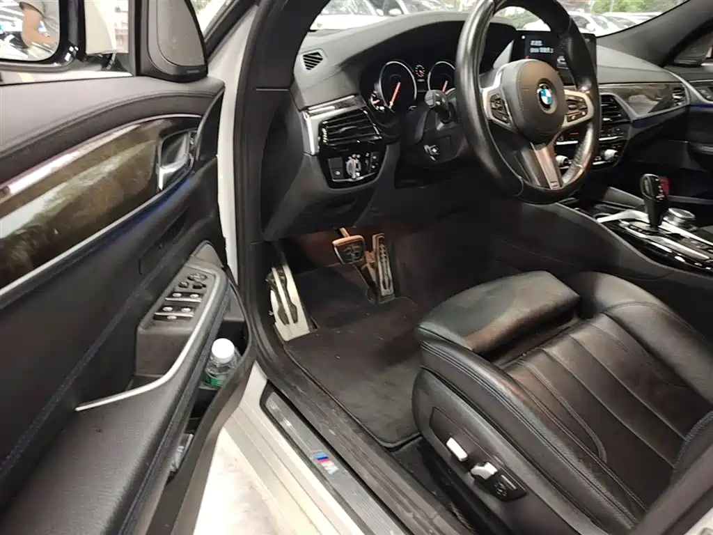 BMW 6 Series GT 2018 — фото 16