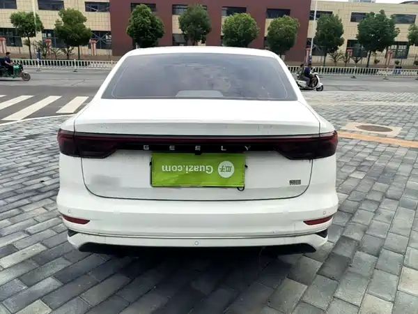 Geely Emgrand 2025