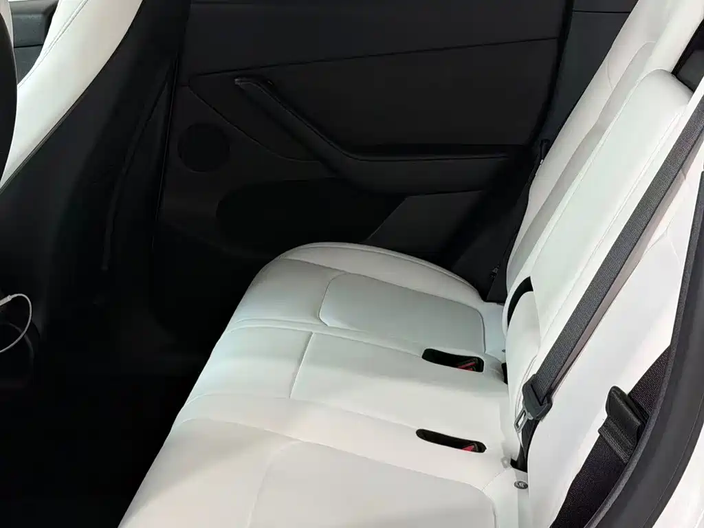 Tesla Model Y 2022 — фото 13