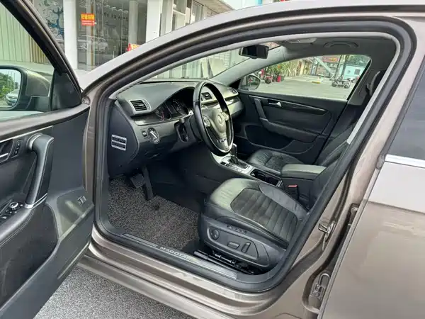 Volkswagen Magotan 2012