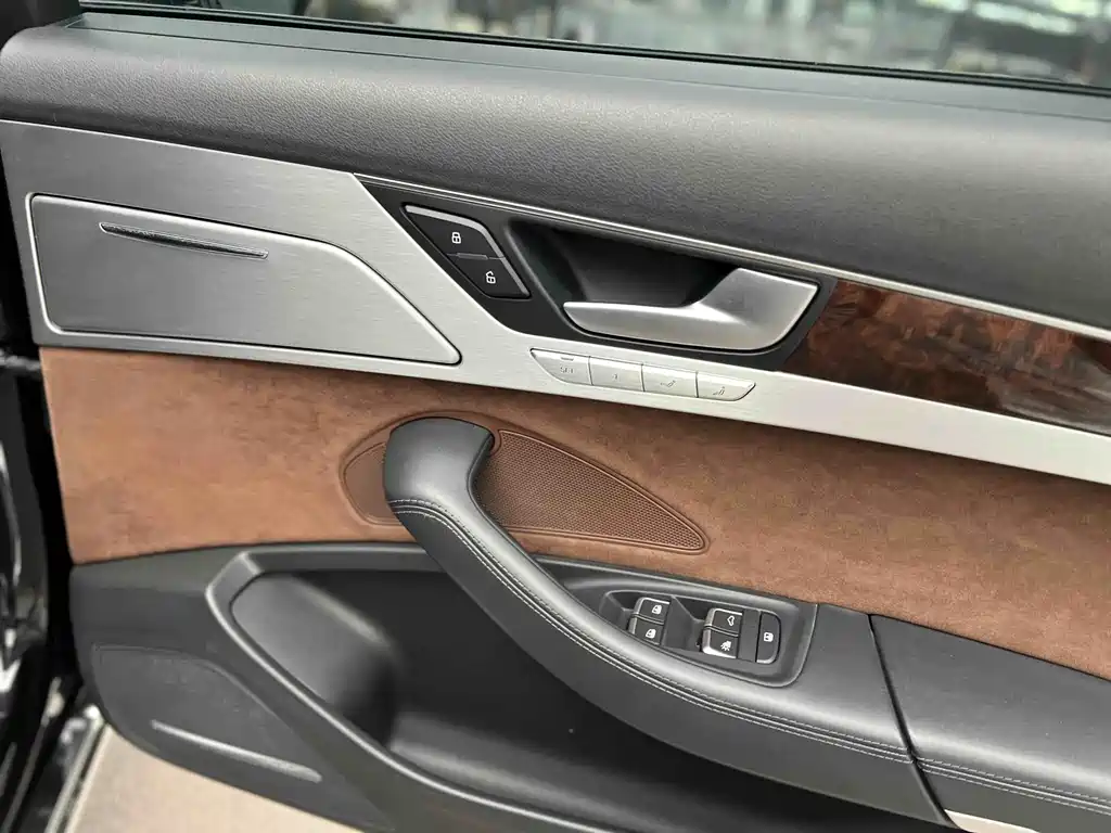 Audi A8 2015 — фото 18
