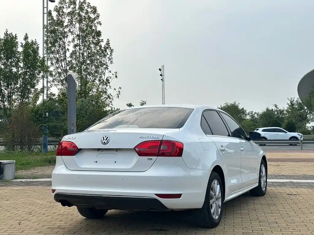 Volkswagen Sagitar 2012