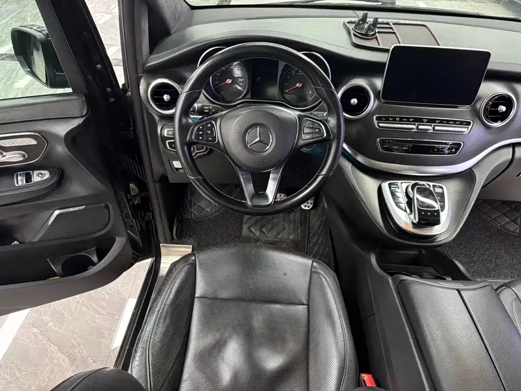 Mercedes-Benz V-Class 2020 — фото 6