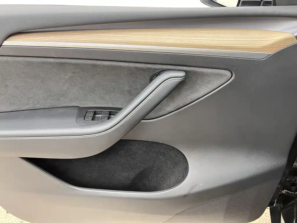 Tesla Model Y 2023 — фото 13