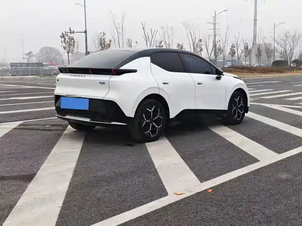 Lynk & Co Z20 2025
