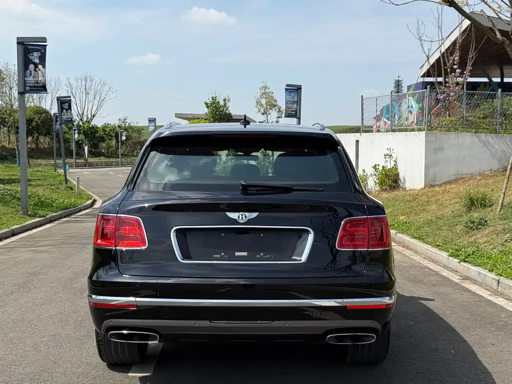 Bentley Bentayga 2016 — фото 14