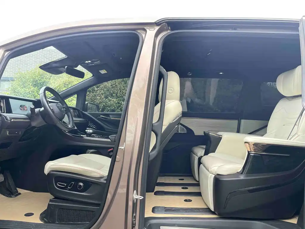 GAC Trumpchi M8 2023 — фото 9