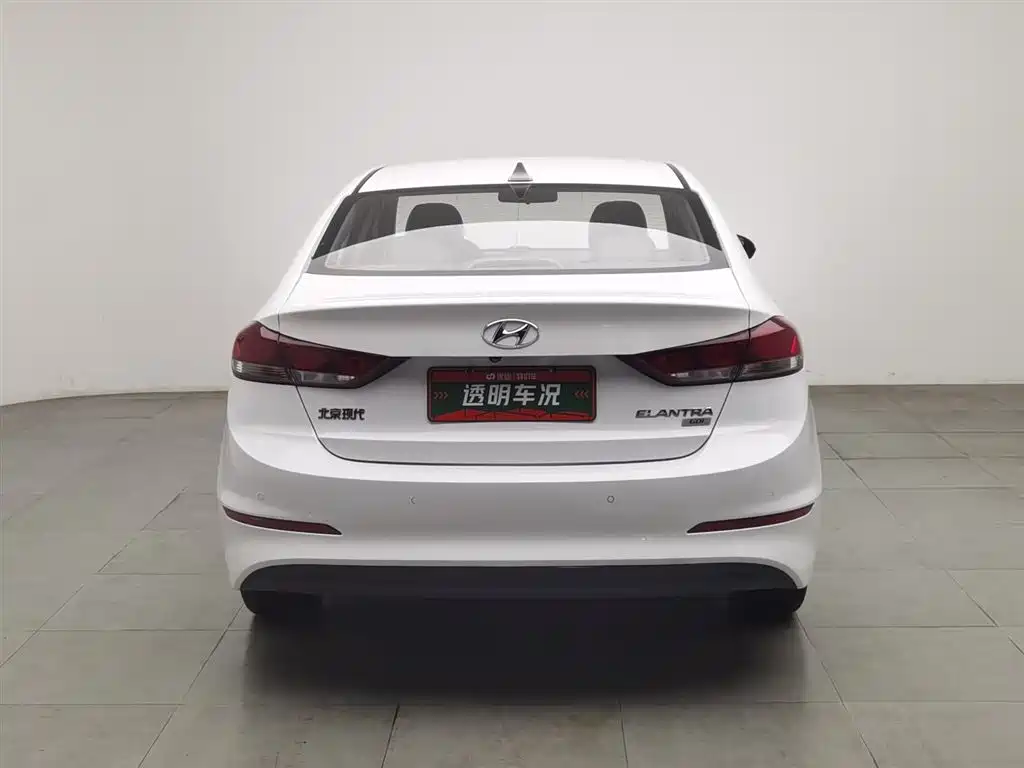 Hyundai Elantra 2018 — фото 4