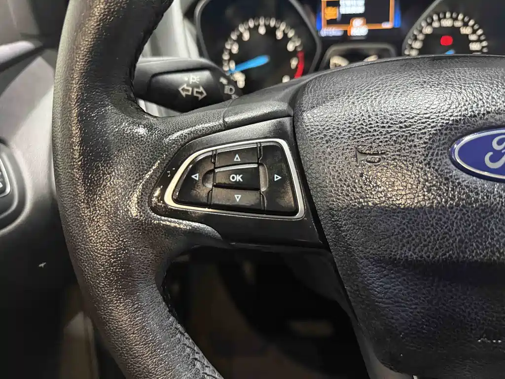 Ford Focus 2019 — фото 11