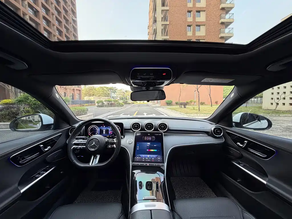 Mercedes-Benz C-Class 2023 — фото 12