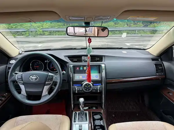 Toyota Reiz 2014