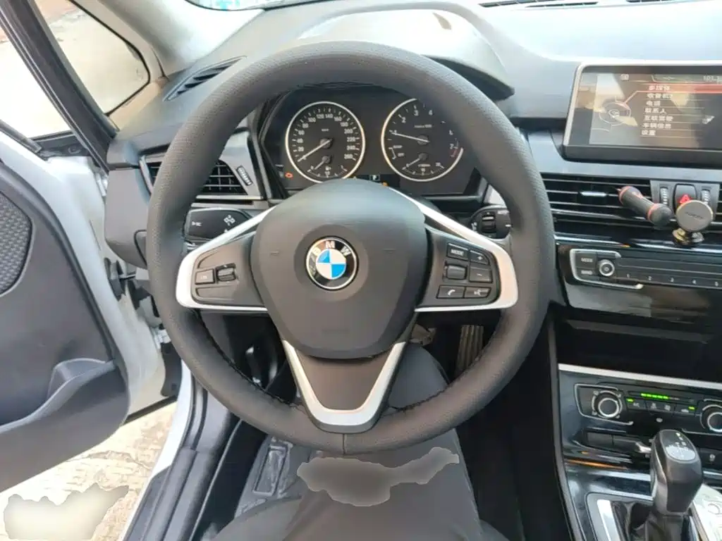 BMW 2 Series Station Wagon 2017 — фото 11