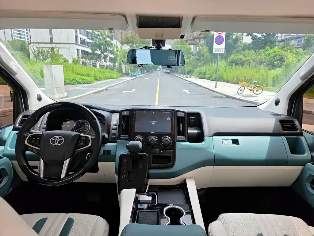Toyota Hiace 2024 — фото 16