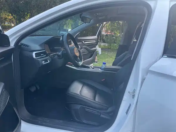 Geely Emgrand 2023