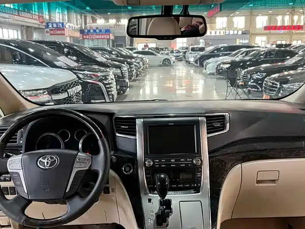 Toyota Alphard 2015