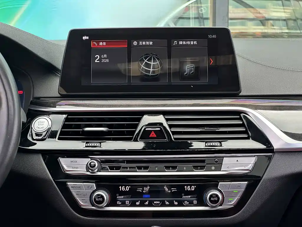 BMW 5 Series 2018 — фото 15