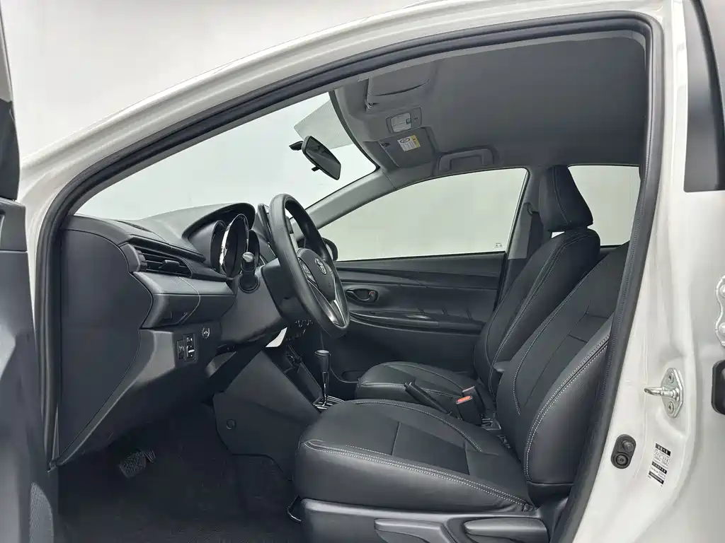 Toyota Yaris L 2022