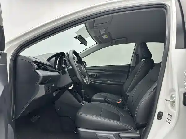 Toyota Yaris L 2022