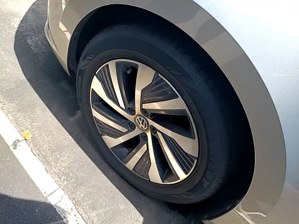 Volkswagen Passat Plug-In Hybrid 2020 — фото 25