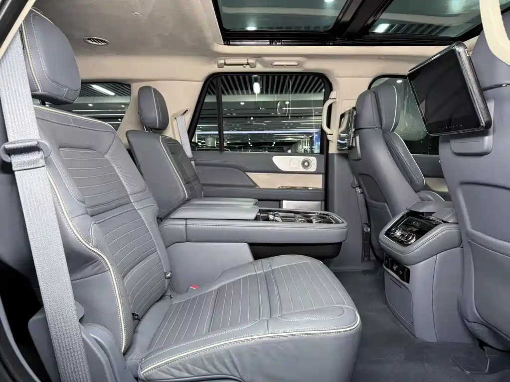 Lincoln Navigator 2019 — фото 12