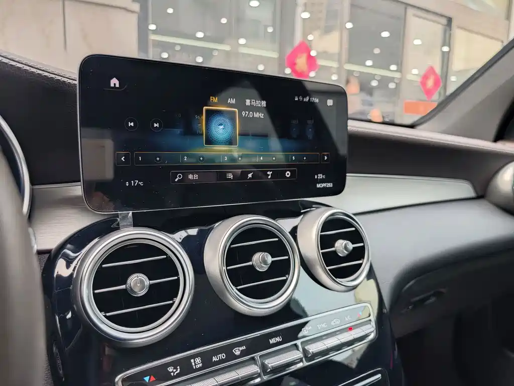 Mercedes-Benz GLC 2020 — фото 20
