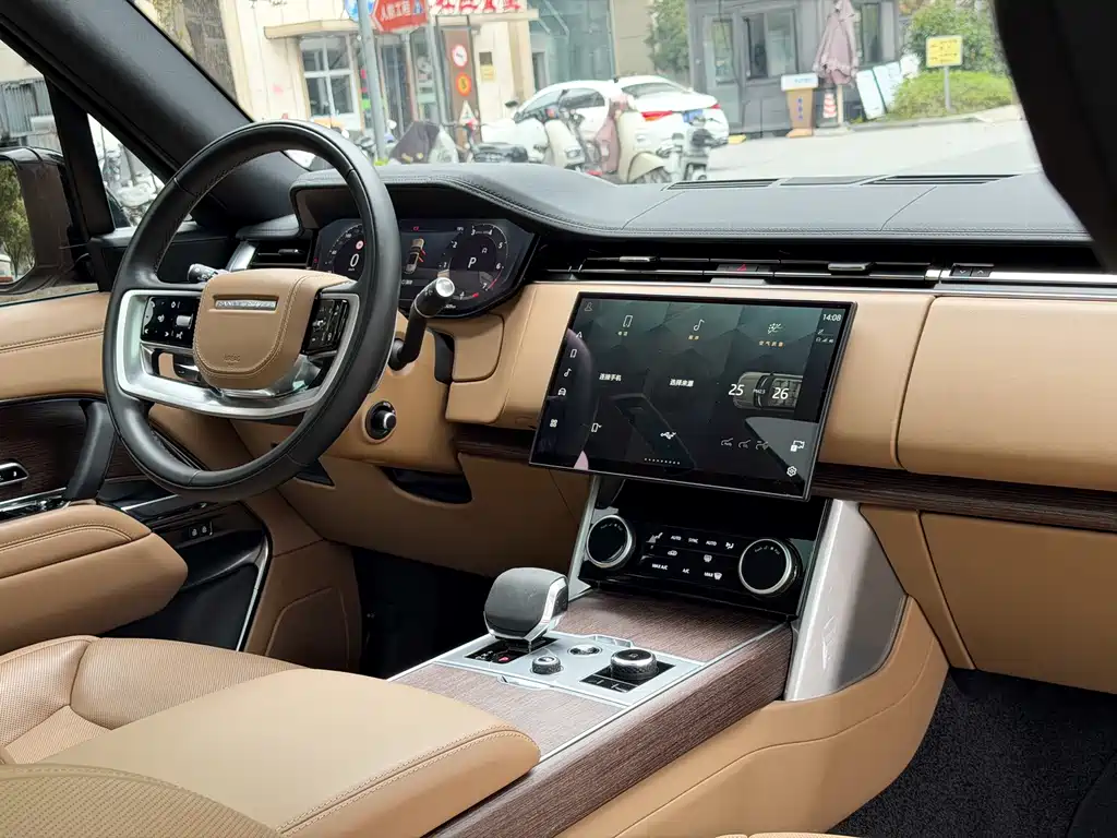 Land Rover Range Rover 2024 — фото 18