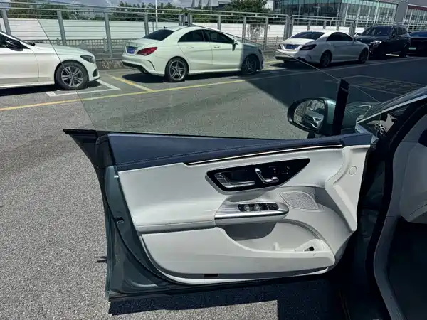 Mercedes-Benz EQE 2024