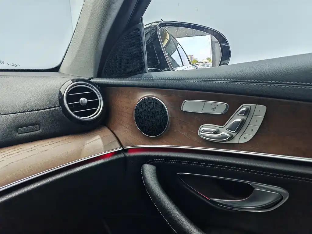 Mercedes-Benz E-Class 2016 — фото 15