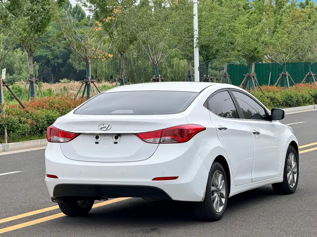 Hyundai Elantra 2015