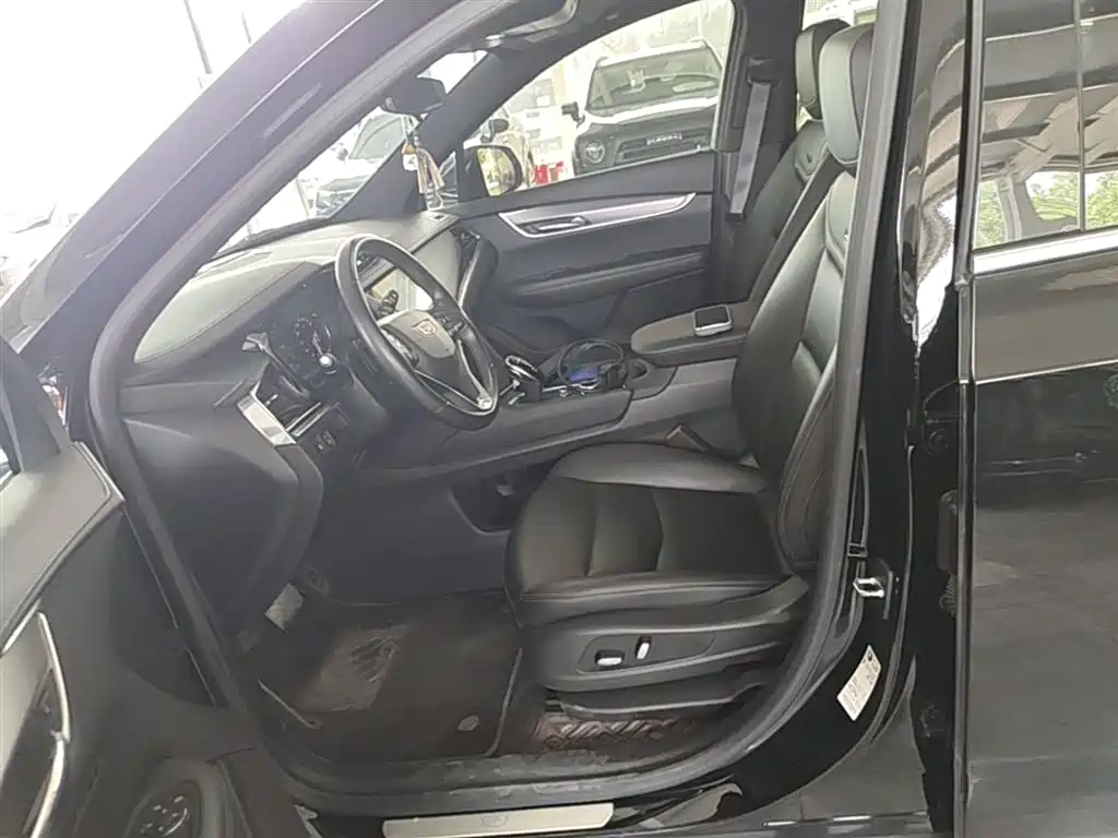 Cadillac XT6 2023 — фото 15