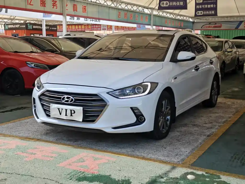 Hyundai Elantra 2018 — фото 1