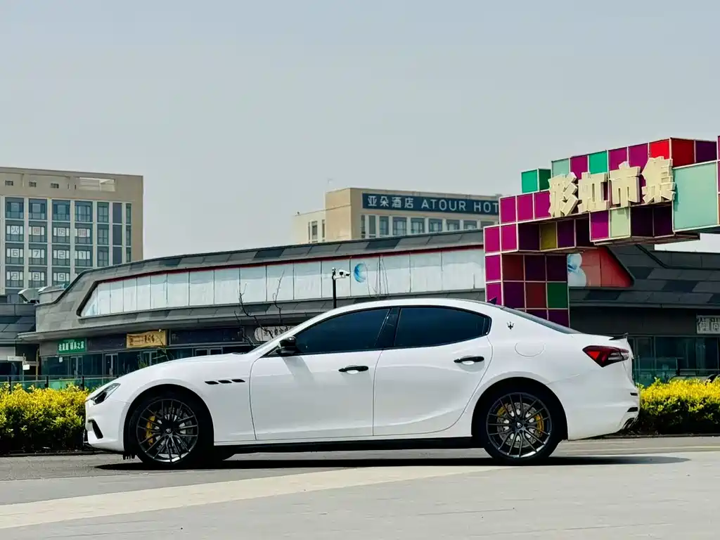 Maserati Ghibli 2017 — фото 4