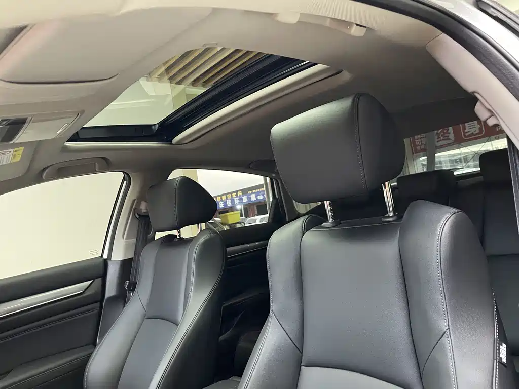 Honda Accord 2023 — фото 16