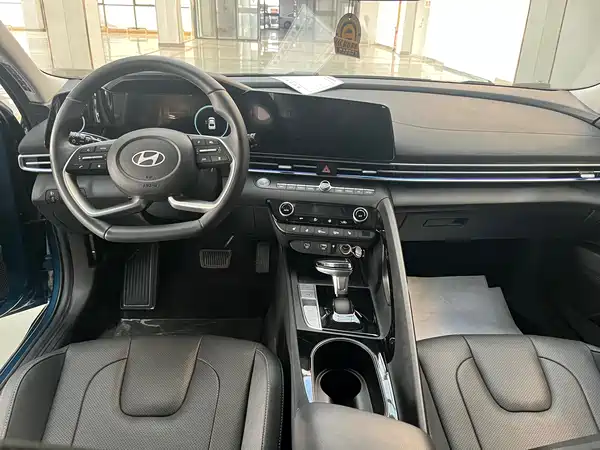 Hyundai Elantra 2023
