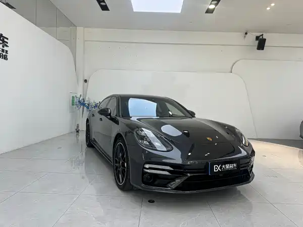 Porsche Panamera 2021