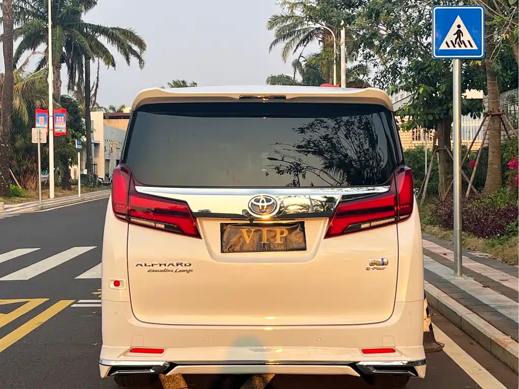 Toyota Alphard 2020 — фото 8