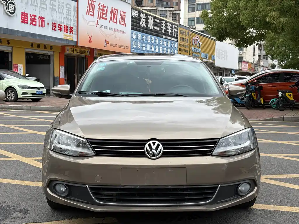 Volkswagen Sagitar 2015