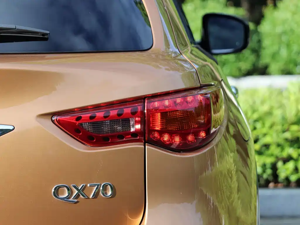 Infiniti QX70 2014 — фото 8