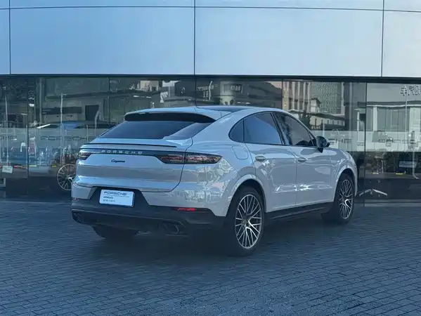 Porsche Cayenne 2022