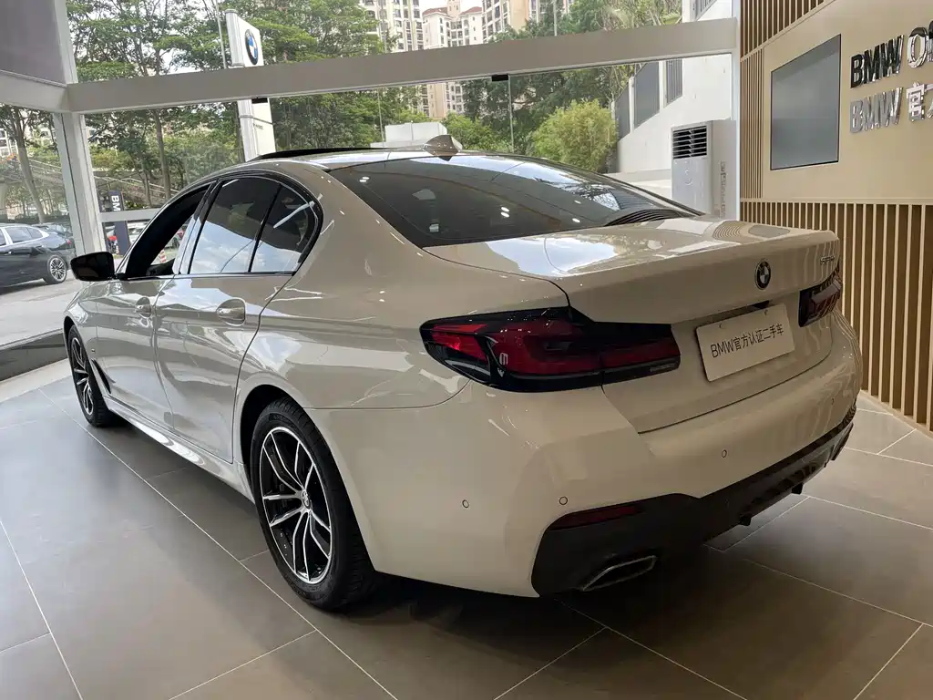 BMW 5 Series 2023 — фото 10
