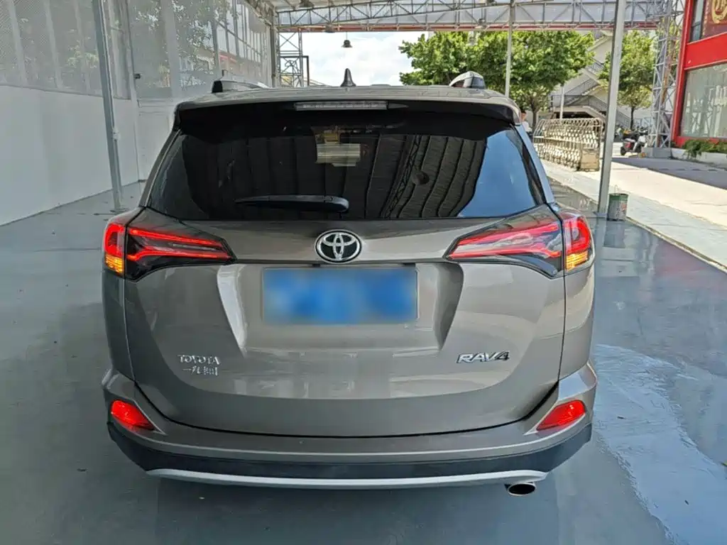 Toyota RAV4 2017 — фото 6